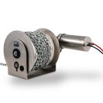 DFF 08 / Heavy-duty industrial lifting winch with chain and electric motor for lifting applications in engineering.