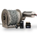 DW 06 / DW 08 / High-torque industrial winch with stainless steel chain and remote control for heavy lifting.